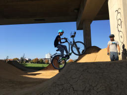 DIRT-BIKE IM HAMMERPARK